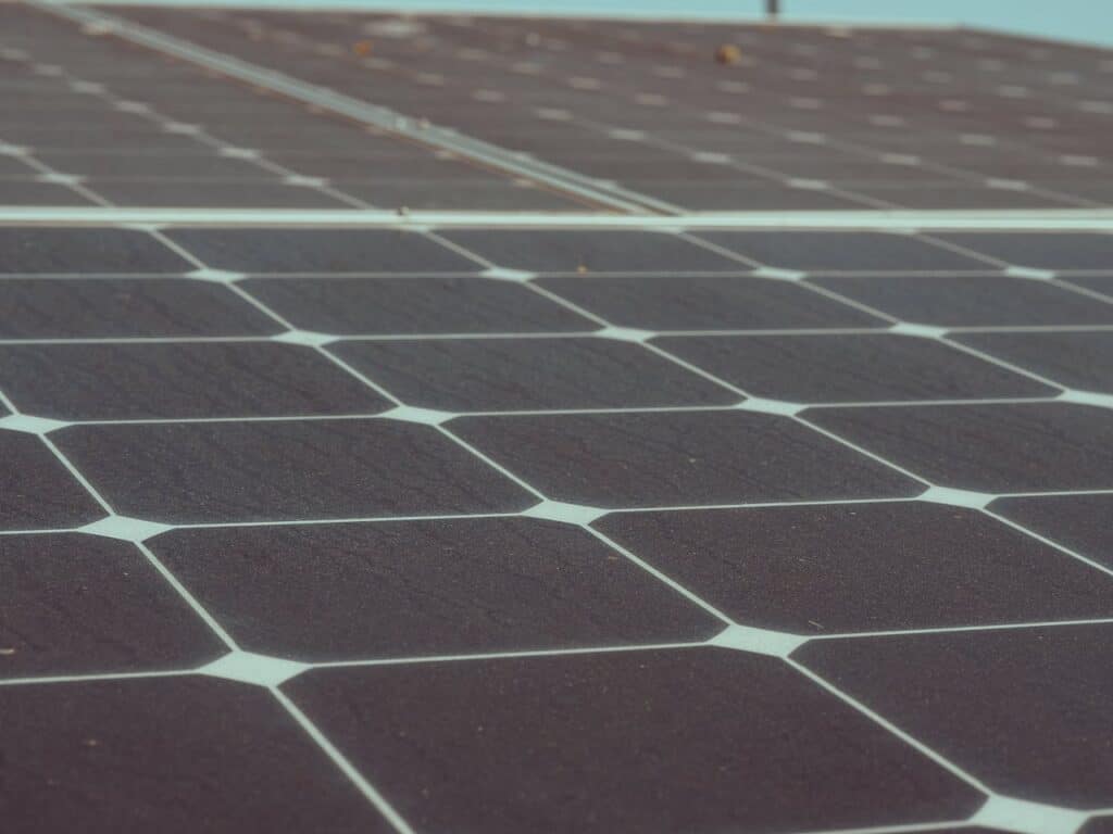 montaje de placas fotovoltaicas